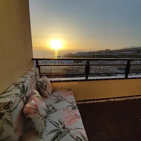 Paradise Apartment, With Wifi And Stunning Sea Views דירה *