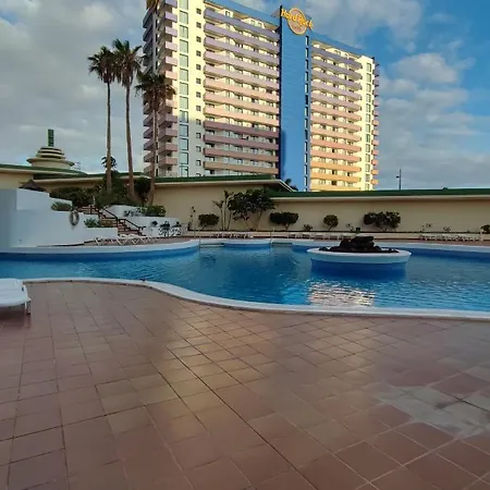 Paradise Apartment, With Wifi And Stunning Sea Views אדחה