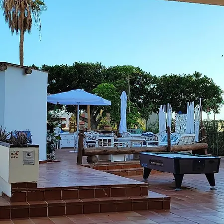 Paradise Apartment, With Wifi And Stunning Sea Views אדחה